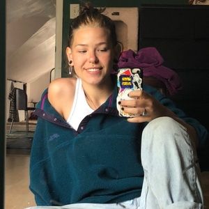 Meet your Posher, Pheobe